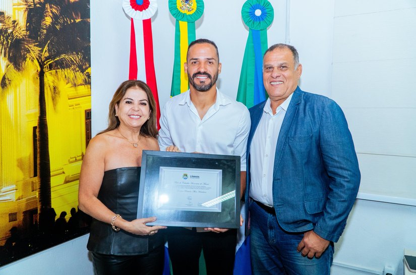Câmara Municipal entrega Título de Cidadão Honorário de Maceió ao jogador Anselmo Ramon