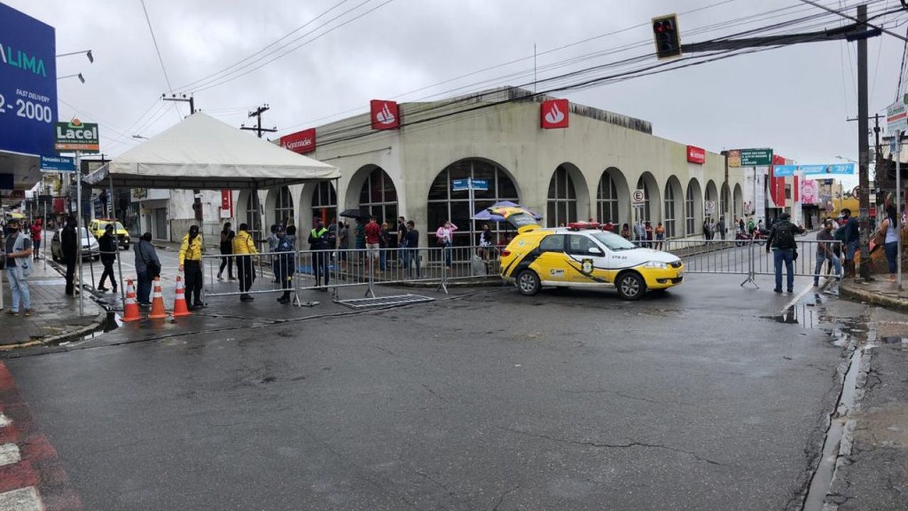 Primeiro dia de contenção reduz veículos e pedestres no centro de Arapiraca
