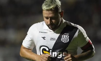 Elvis entrou com ação pedindo a rescisão contratual com a Ponte - Foto: Anderson Romão/AGIF