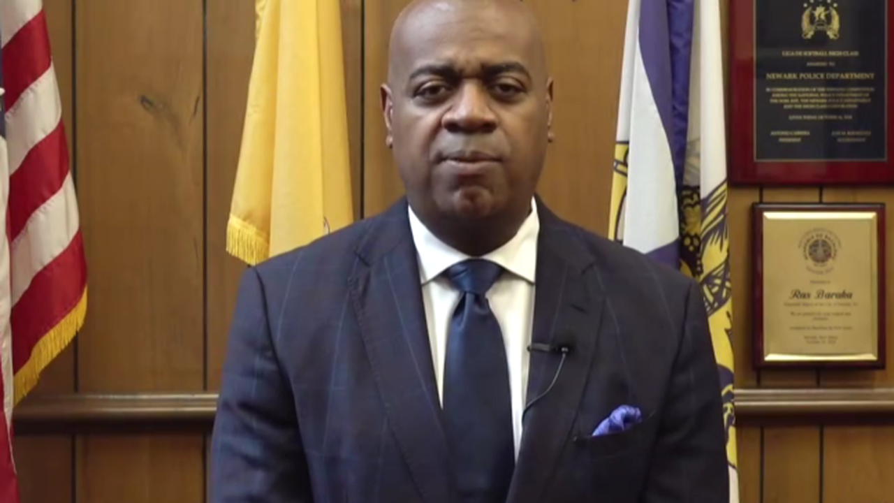 Prefeito de Newark, em Nova Jersey, é preso em protesto contra detenção de imigrantes