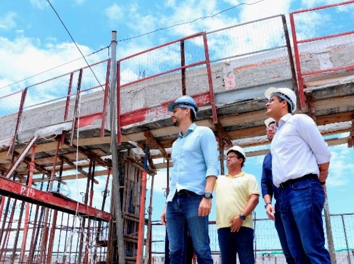 Secretários de Saúde e Infraestrutura vistoriam obras de dois novos hospitais
