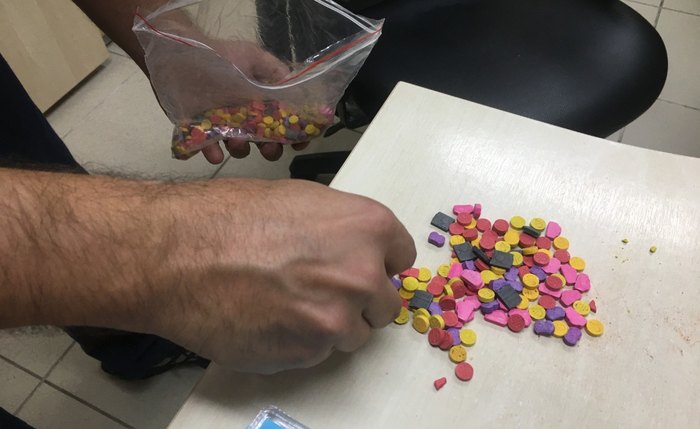 Cerca de 500 comprimidos foram apreendidos