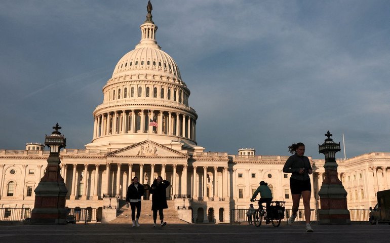Prazo da guerra de Trump sem aval do Congresso termina 1º de maio