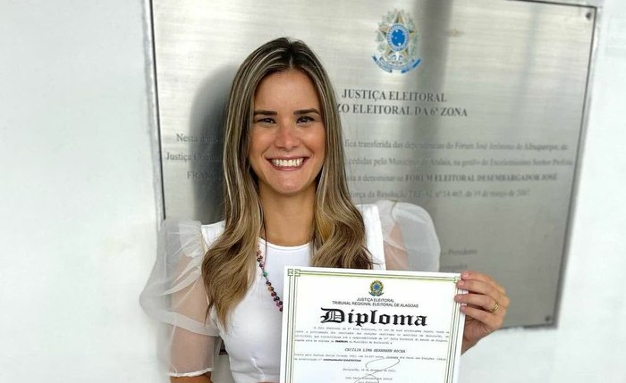 Ceci Rocha é a primeira prefeita de Atalaia e foi eleita com 62,63% Ceci Rocha é a primeira prefeita de Atalaia e foi eleita com 62,63%