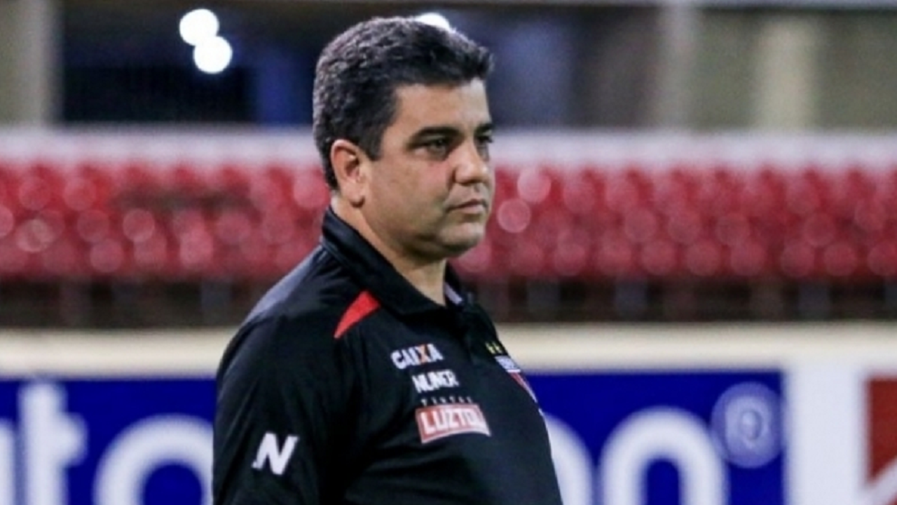Marcelo Cabo mira Vasco ofensivo, promete acesso e fala em título da Série B