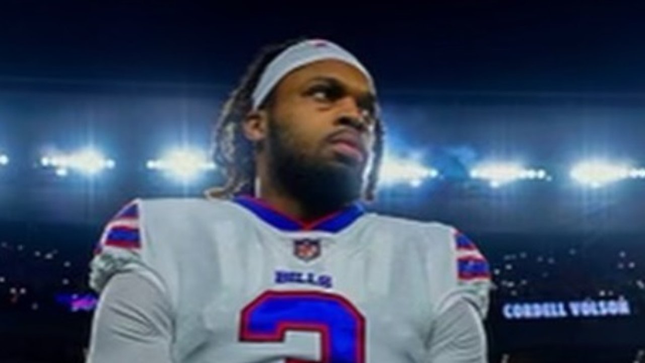 Após choque que o deixou em situação crítica, Damar Hamlin volta a ser inscrito para temporada da NFL