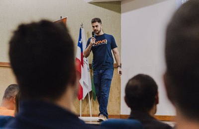 Fortalecendo a democracia: Novo promove cursos de formação na área política, presencial e online