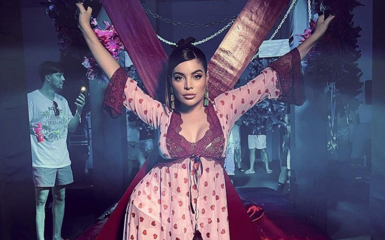 Penetra fake? Jovem viraliza na web ao postar vídeos da Farofa da Gkay como se estivesse na festa