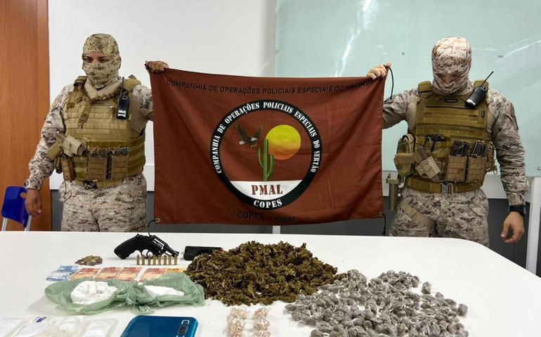 PM prende dupla com arma e drogas durante operação em Olivença