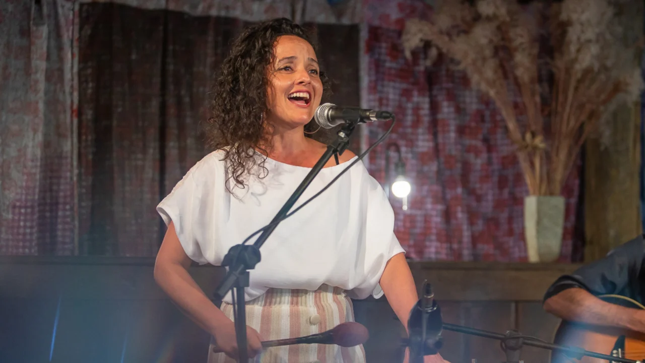 Artista de Mariana transforma impactos da mineração em álbum sobre crise climática e memória