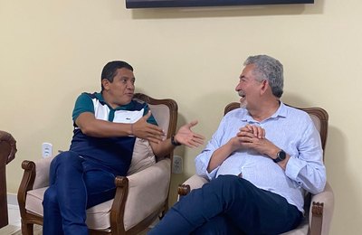 Prefeito Júlio Cezar recebe deputado federal Paulão em audiência em Palmeira dos Índios