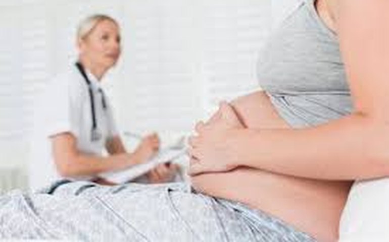 Nos EUA, aumentam relatos de emergências se recusando a atender grávidas; uma delas acaba abortando no banheiro