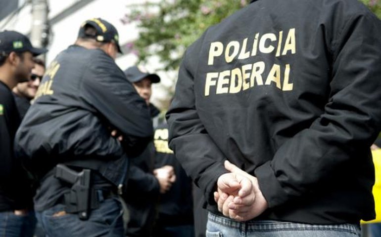 'Abin paralela' tentou estabelecer vínculo de Moraes com delegado que prendeu Queiroz