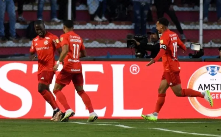Internacional vence Bolívar em La Paz e se aproxima da vaga à semifinal da Libertadores