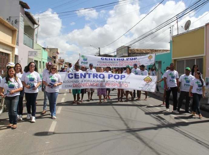 Coordenadores do Centro Pop realizam campanha nas ruas de Arapiraca