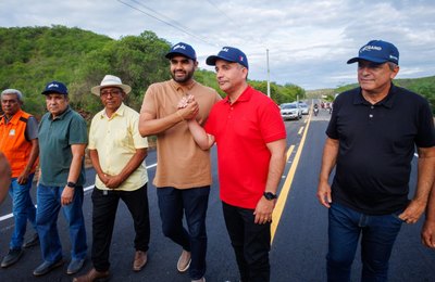 Governador inaugura trecho da AL 225 recuperado em 48 horas após fortes chuvas em Piranhas