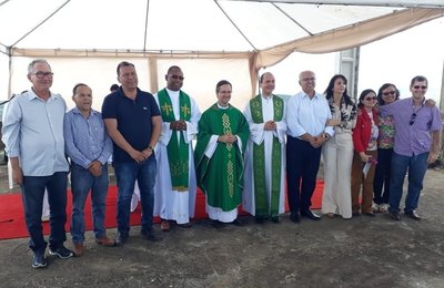Teófilo participa de missa festiva no Morro Santo da Massaranduba 