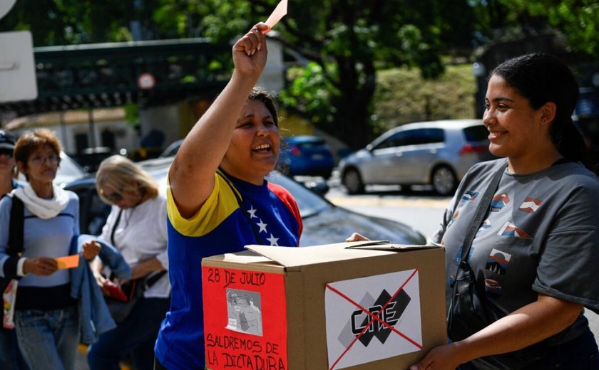 Protestos e greve de fome: venezuelanos no exterior dizem que são impedidos de realizar registro para votar nas eleições