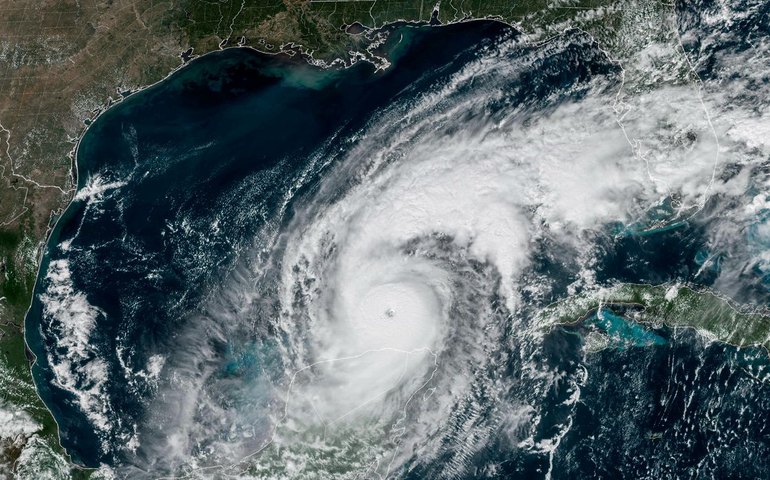 Flórida emite ordem de evacuação por chegada de furacão