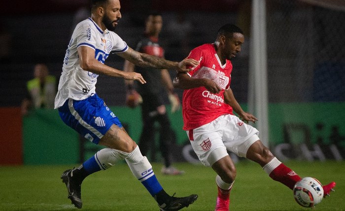 Com 12 pontos, o CSA é o 8⁰ colocado na Série B. O CRB tem 11 e está em 11º lugar Com 12 pontos, o CSA é o 8⁰ colocado na Série B. O CRB tem 11 e está em 11º lugar