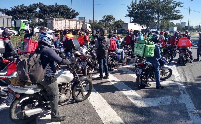 Em dia de greve, motoboys protestam em SP; aplicativos falam em operação normal