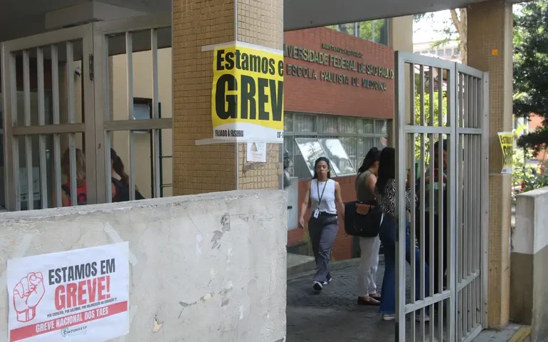 Governo propõe a servidores da educação reajuste de 9% em 2025