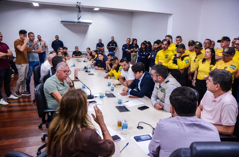 Vereadores recebem servidores do Município para debater votação de benefícios para categorias