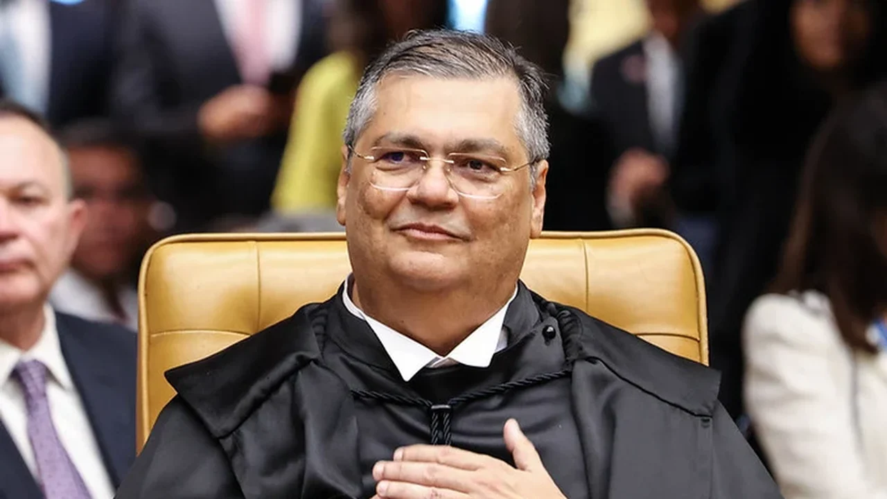 Dino cobra do governo apresentação de dados de empresas do Perse que receberam emendas Pix