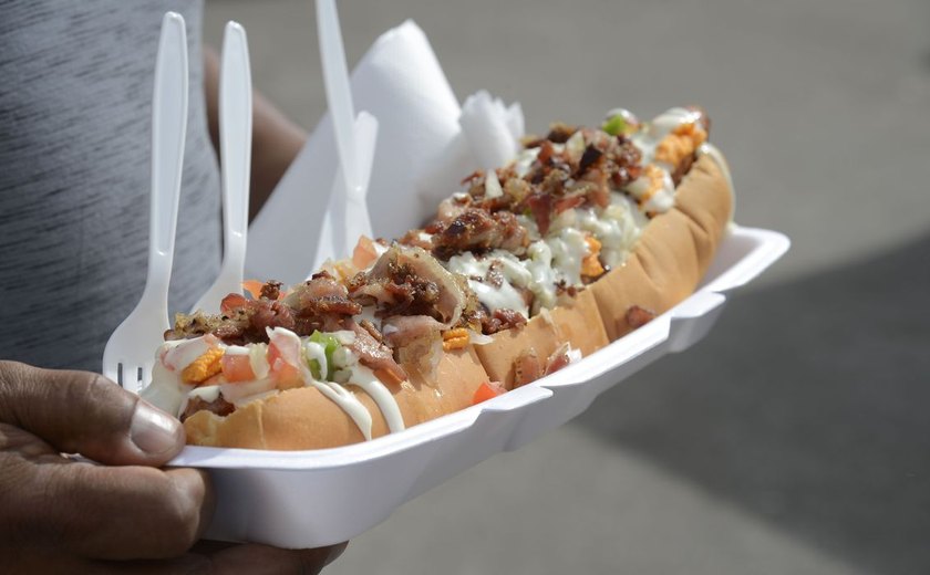 Estudo mostra que brasileiro troca refeição por lanche