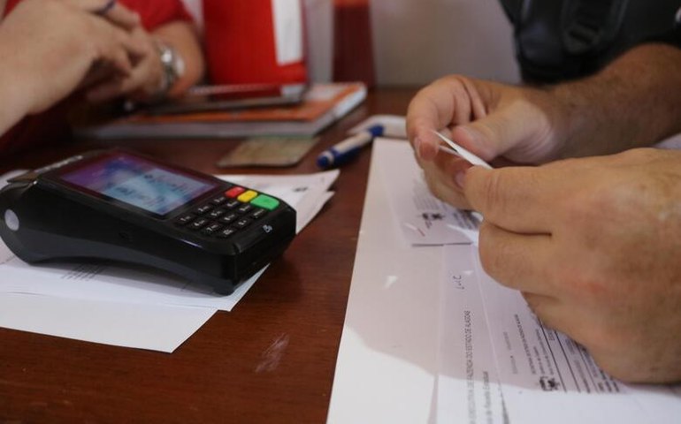 Operação Cartão Amarelo fiscaliza bares e restaurantes na parte baixa de Maceió