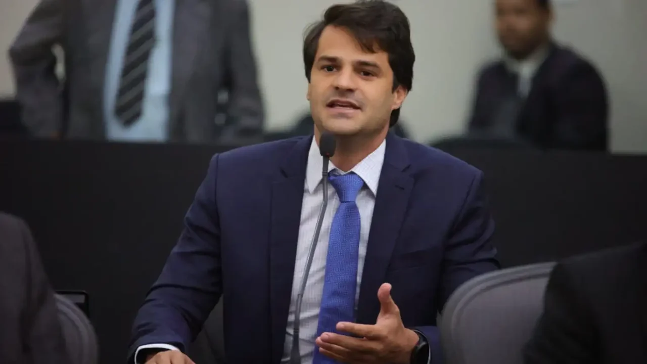 Sociedade cobra das autoridades, da classe política e dos ‘lacradores das redes sociais’ respostas ao caso Breno Albuquerque