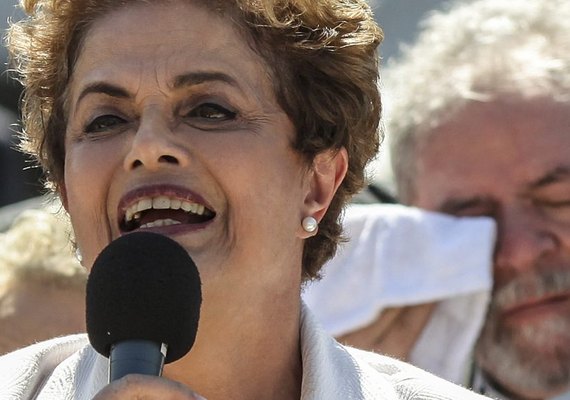 Na Argentina, Dilma critica &#8216;perseguição&#8217; a governos populares