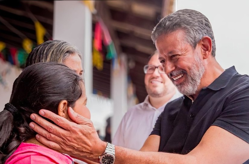 Sondagens qualitativas realizadas na pré-campanha para o Senado apontam Arthur Lira como o único nome ligado a trabalho e à garantia de investimentos para Alagoas