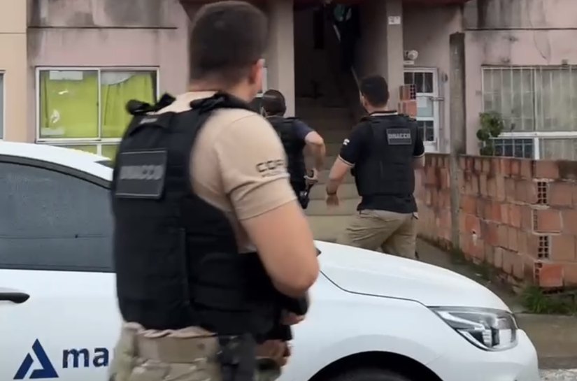 Acusados de tráfico de drogas são alvos de operação policial, no Benedito Bentes