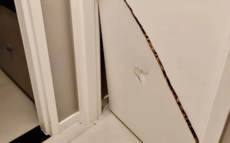 Imagens internas do imóvel mostram uso de violência durante o mal entendido entre o dr. JAC e a noiva