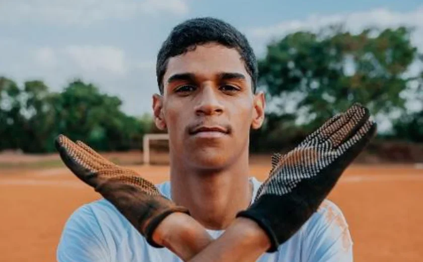 Luva de Pedreiro é internado na Paraíba