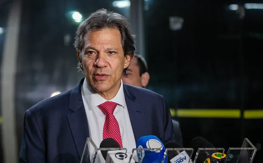 Haddad critica tarifas dos EUA e defende mais cooperação econômica: “Brasil é grande demais para cair no colo de A ou B”