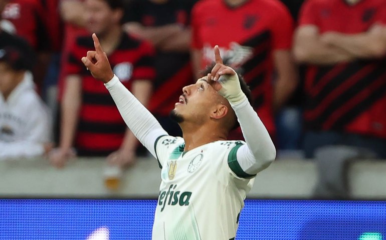 Palmeiras abre 2 a 0, cede empate ao Athletico-PR e soma 3º jogo sem vitória no Brasileirão