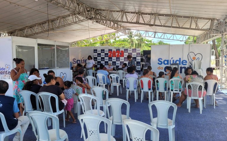 Saúde da Gente chega à Orla Lagunar e população aprova o atendimento itinerante