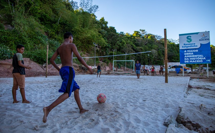 ﻿﻿Moradores do Vale do Reginaldo  ganham quadra de futevôlei