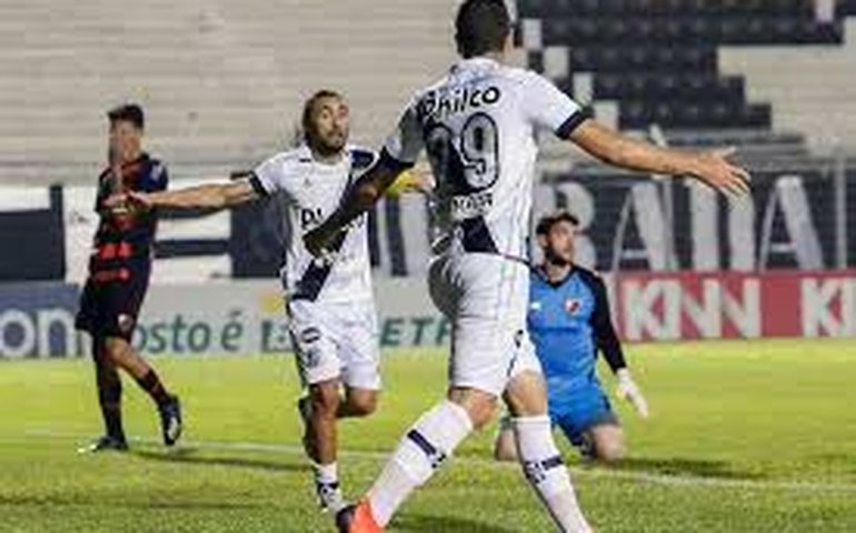 Ponte Preta joga mal, mas vence Oeste e segue na cola do G-4 da Série B