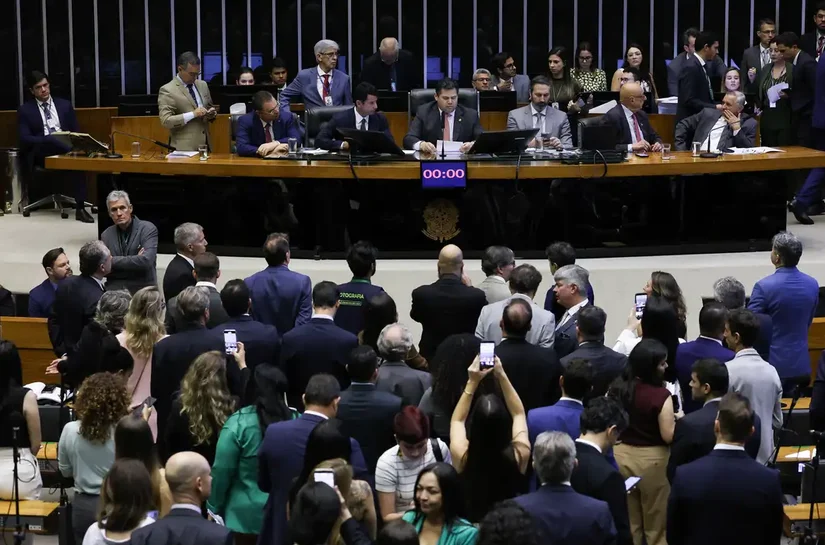 Alcolumbre marca votação da PEC pelo fim da 6x1 para quarta-feira, 14
