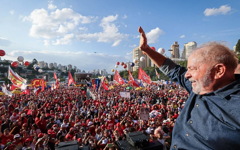 Lula  participa do ato de 1º de maio das centrais sindicais em São Paulo