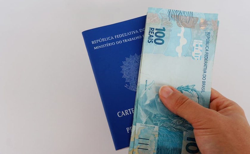 Salário mínimo sobe para R$ 1.621 a partir de janeiro de 2026