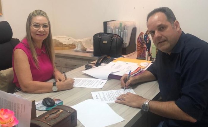 A prefeita Santana Mariano e o diretor de desenvolvimento Israel Lessa