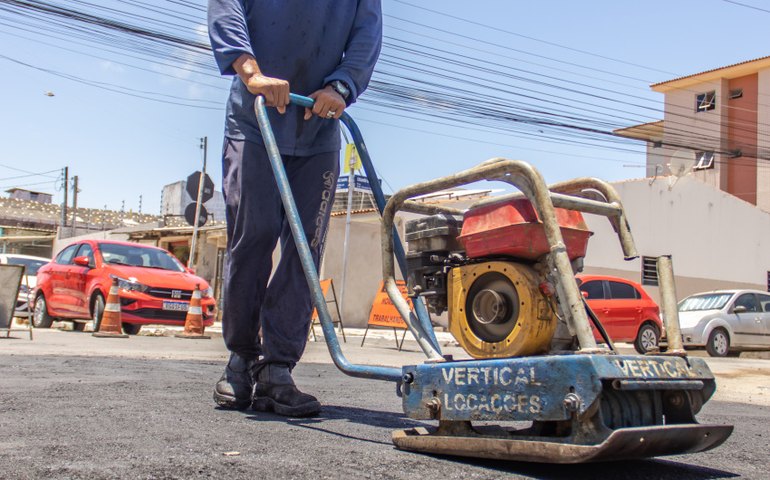 Tapa-buraco: Prefeitura aplica 1.500 toneladas de asfalto em mais de 90 ruas em novembro