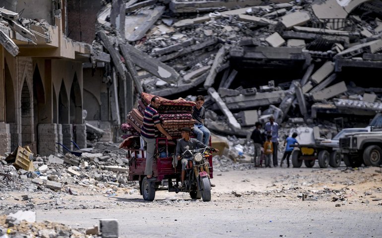 Pelo menos 77 pessoas morreram em ataques israelenses em Gaza em 24 horas, diz Ministério da Saúde