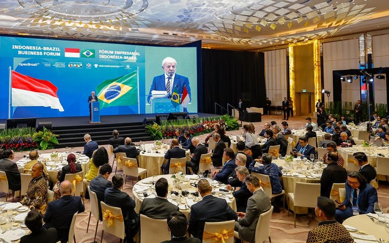 Lula defende uso de moedas locais para comércio Brasil-Indonésia
