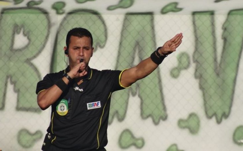 Árbitros têm poder, mas vacilam com a regra da mão na bola