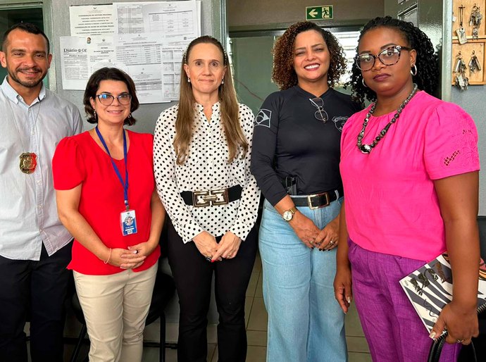 Juíza Juliana Batistela dialoga com detentas do presídio feminino Santa Luzia
